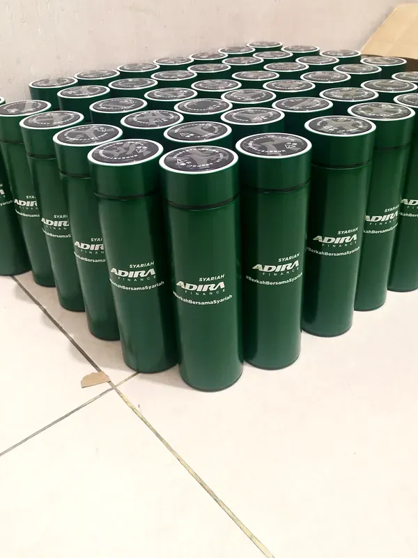 Botol custom hijau berlogo perusahaan, pesanan massal