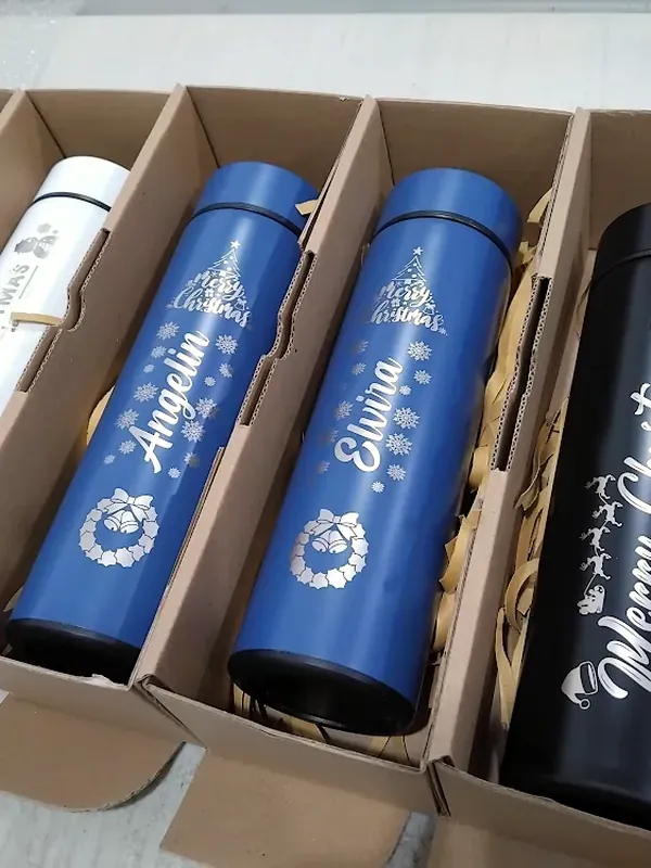 Hampers tumbler bertema Natal dalam kotak