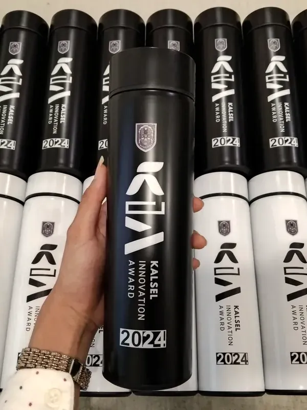 Tumbler souvenir penghargaan dengan logo acara